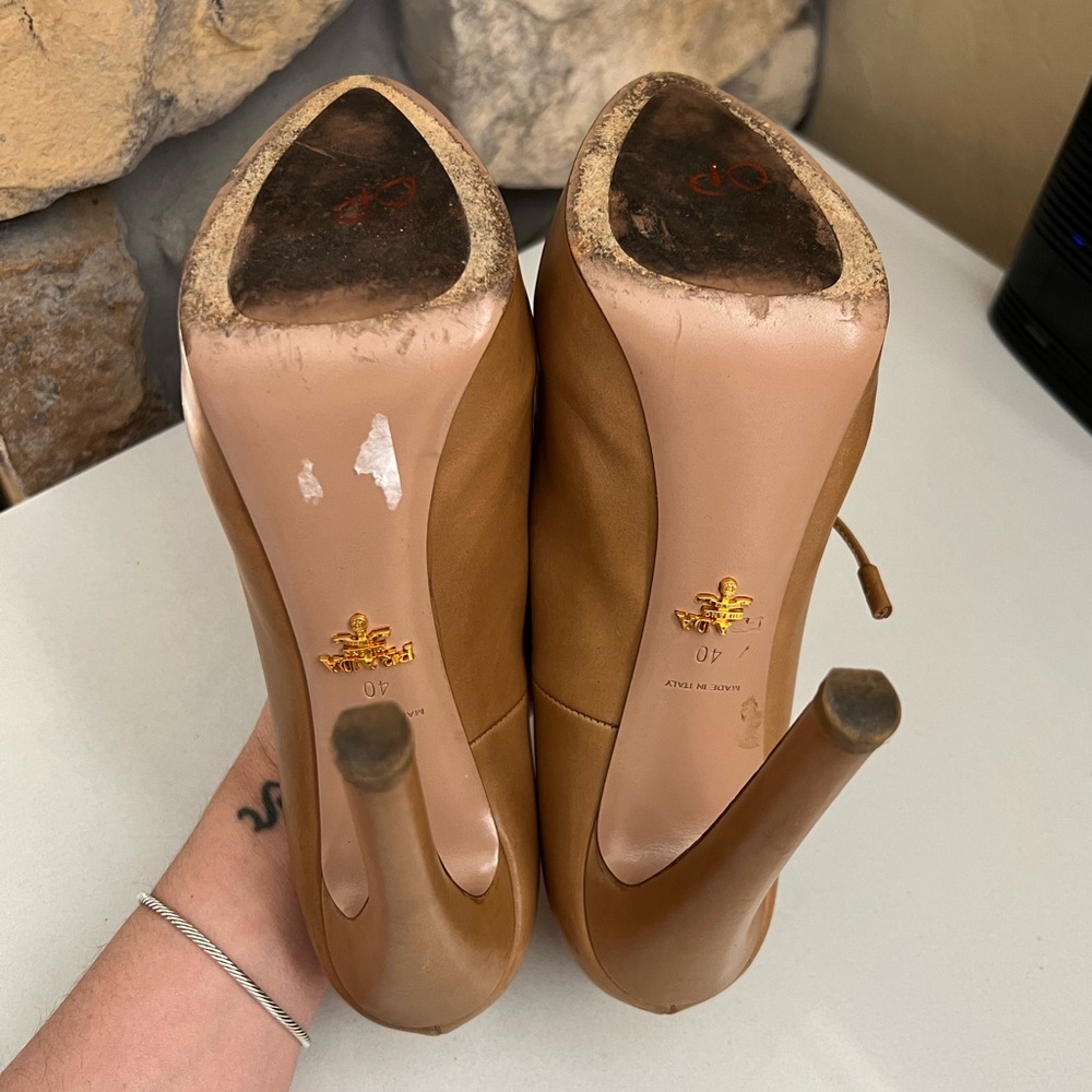 Prada Leather Lace-up Pump Size 9 - Picture 13 of 16